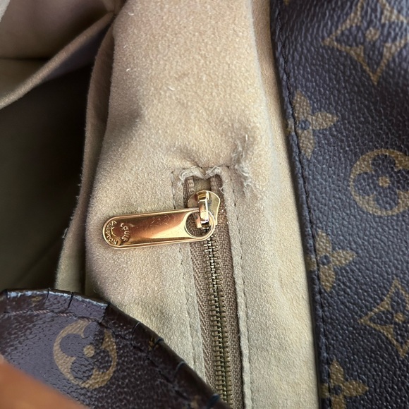 Authentic LV artsy bag - Picture 6 of 6